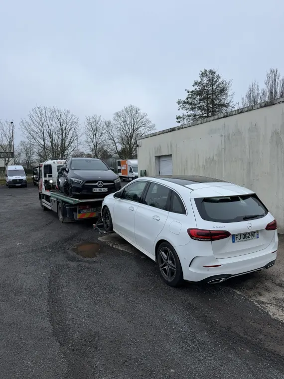 L'atelier ZDEPANNAGE à Grigny — flotte de 6 véhicules prête à intervenir 24h/24