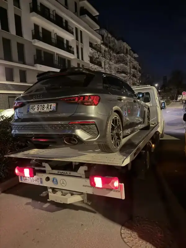ZDEPANNAGE — Intervention nuit Audi RS3 sur plateau